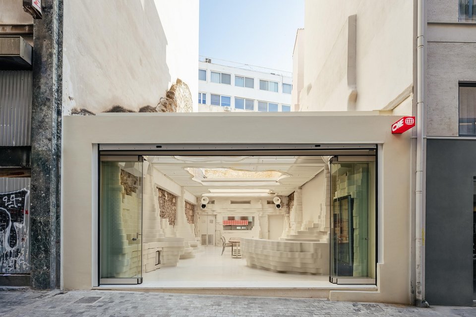 Η πρόσοψη του fast food One Burger στην Αγάθωνος, στο εμπορικό κέντρο της Αθήνας / Φωτογραφία: oneburgerworldwide/Instagram