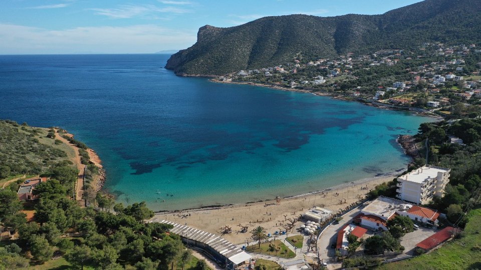 Η παραλία στο Αυλάκι στο Πόρτο Ράφτη