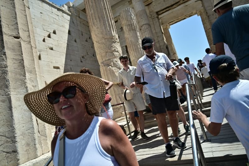 Στην Ακρόπολη με καύσωνα