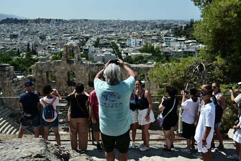 Στην Ακρόπολη με καύσωνα