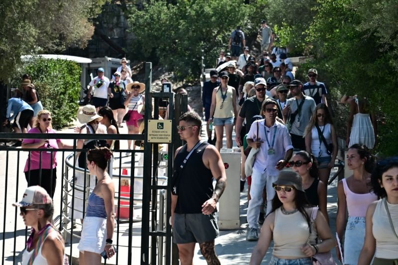 Στην Ακρόπολη με καύσωνα