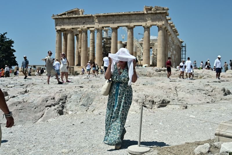 Στην Ακρόπολη με καύσωνα