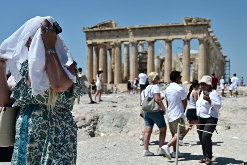 Στην Ακρόπολη με καύσωνα