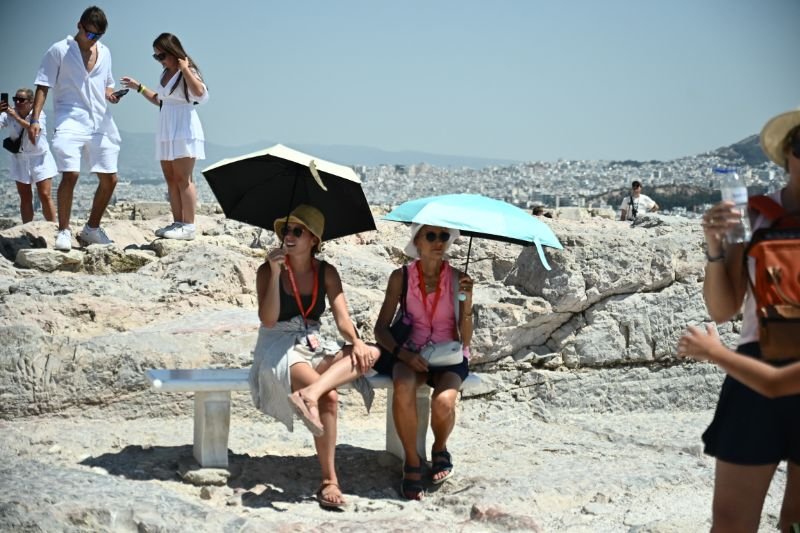 Στην Ακρόπολη με καύσωνα