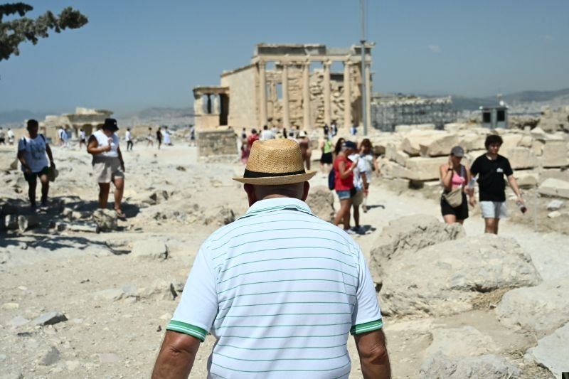 Στην Ακρόπολη με καύσωνα