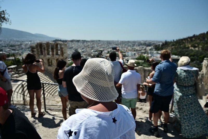 Στην Ακρόπολη με καύσωνα