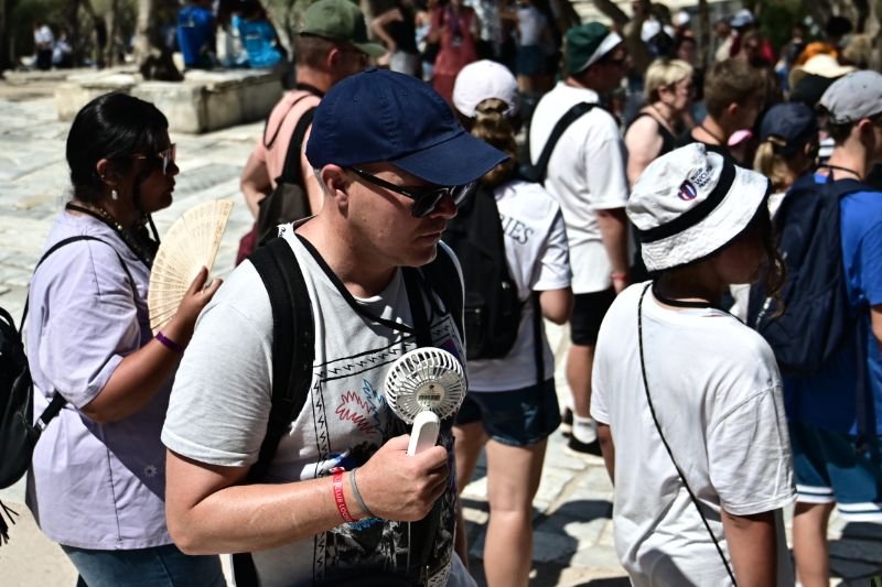 Στην Ακρόπολη με καύσωνα