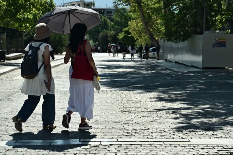 Στην Ακρόπολη με καύσωνα