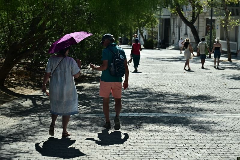 Στην Ακρόπολη με καύσωνα
