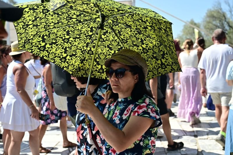 Στην Ακρόπολη με καύσωνα