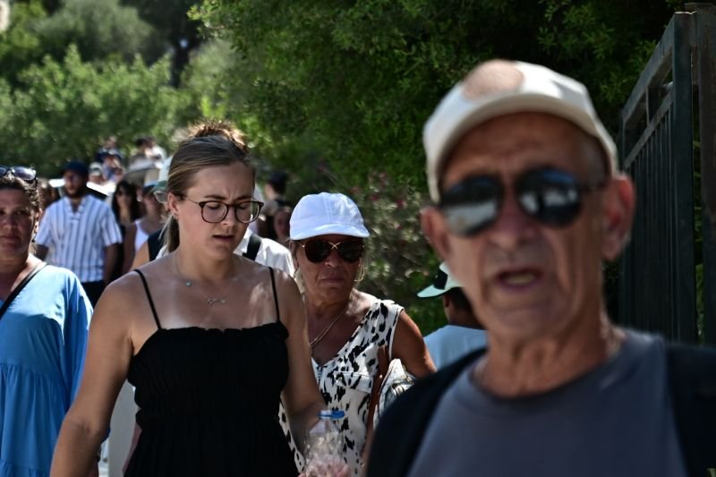 Στην Ακρόπολη με καύσωνα