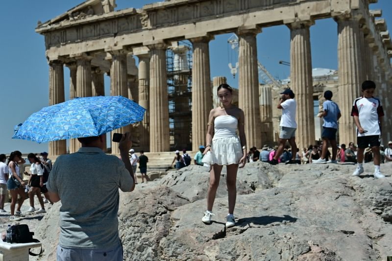 Στην Ακρόπολη με καύσωνα