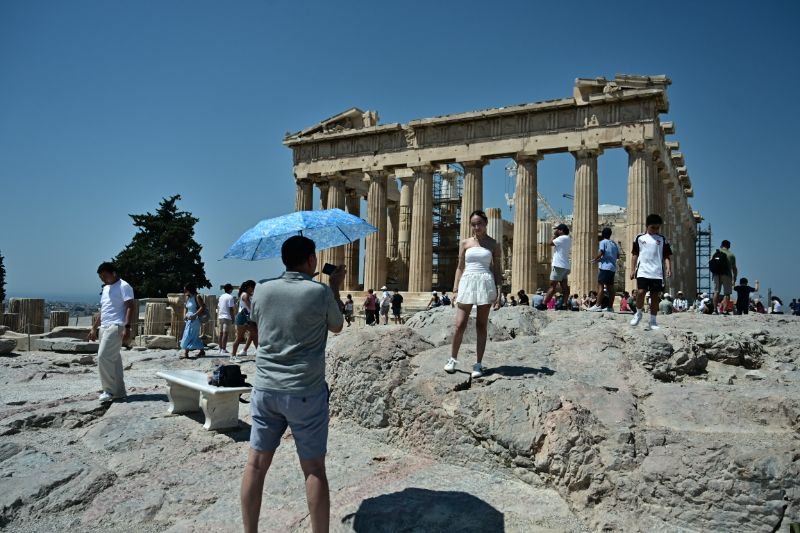 Στην Ακρόπολη με καύσωνα