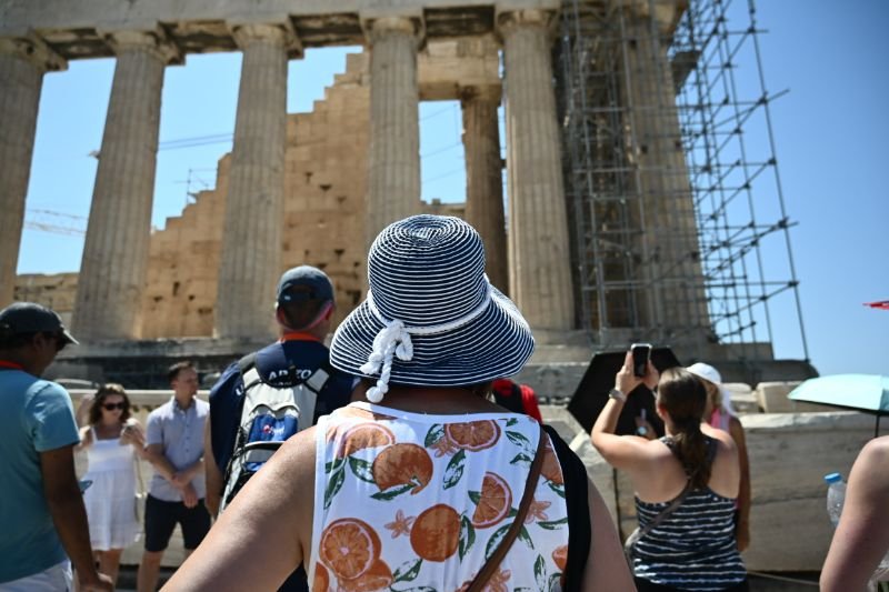 Στην Ακρόπολη με καύσωνα