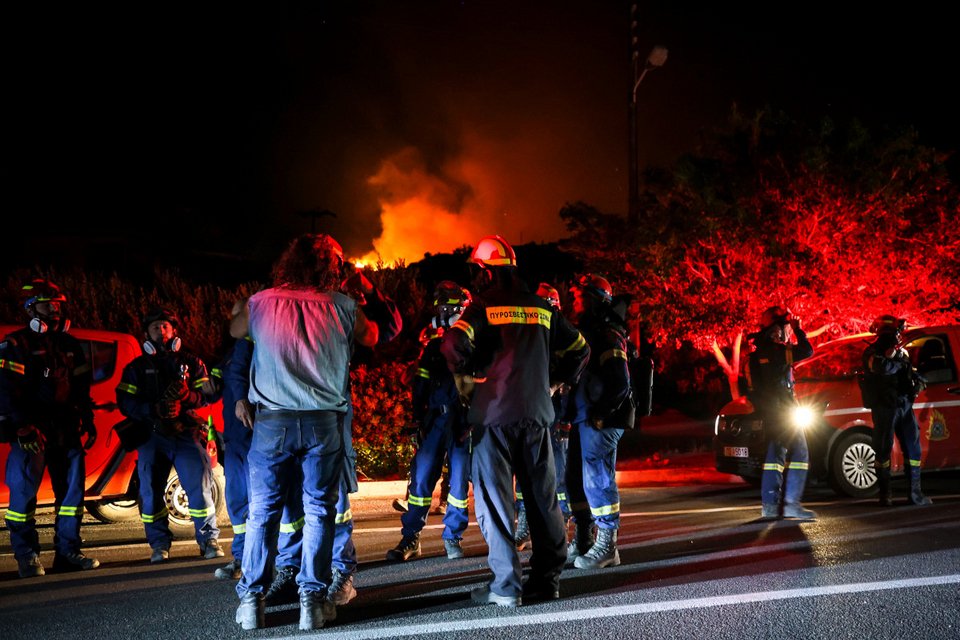 Μαίνεται η μεγάλη φωτιά στη Χαλκιδική / φωτογραφία EUROKINISSI