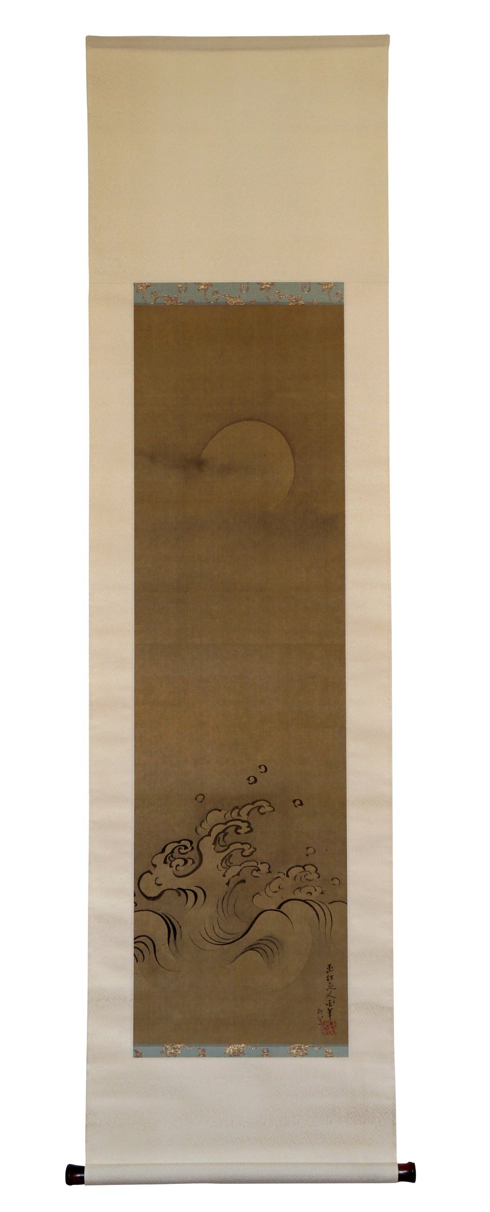 Η Σελήνη εικονίζεται από τον Katsushika Hokusai (1760-1849) να λάμπει πάνω από τα κύματα της θάλασσας Ζωγραφική με μελάνι σε μετάξι Ιδιωτική Συλλογή 