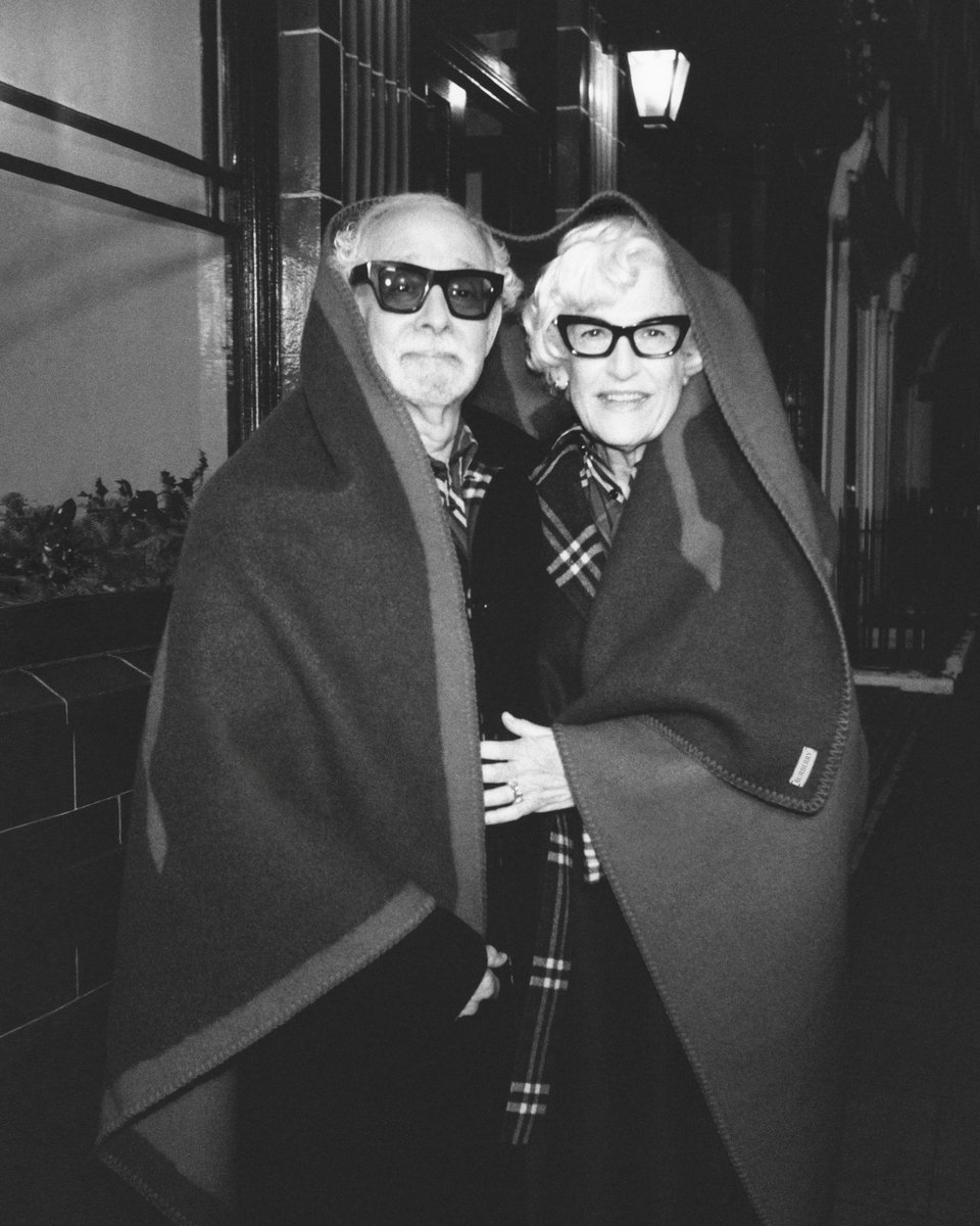 Drs. Herschel και Lilly Stoller, πιστοί στον οίκο εδώ και 20 χρόνια / BURBERRY