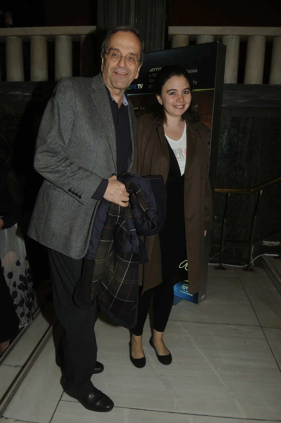 Ο Αντώνης Σαμαράς με την κόρη του, Λένα, σε παράσταση στο Παλλάς, το 2019  
