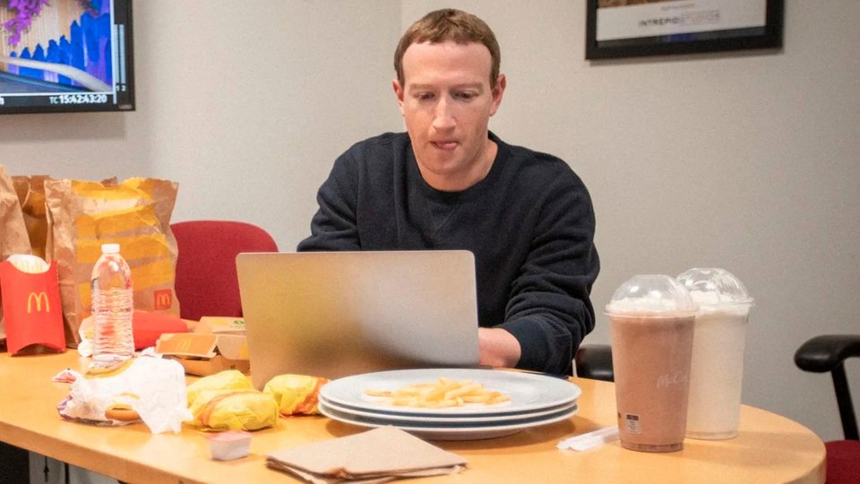 Η είδηση έρχεται σε μια περίοδο που ο Zuckerberg, όλο και πιο απελπισμένος, προσφέρει τεράστια μπόνους για να ενισχύσει το Superintelligence Labs / INSTAGRAM