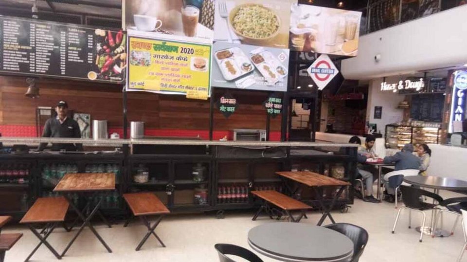 Η λειτουργία του καφέ είναι απλή: Ο πολίτης φέρνει το πλαστικό, το παραδίδει στο προσωπικό και παίρνει αμέσως φαγητό / WIKIPEDIA