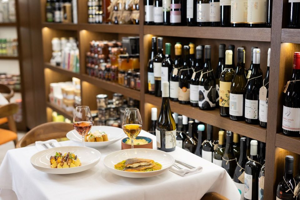 Άποψη του εσωτερικού χώρου στο «Ateno»