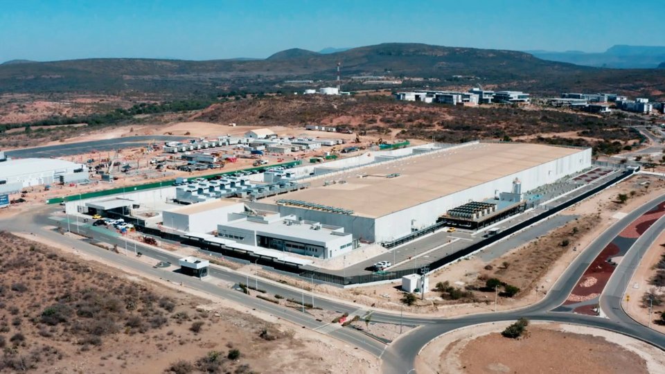 Τα νέα κέντρα δεδομένων σχεδιάζονται σε κλίμακα «hyperscale»: τεράστια συγκροτήματα που μπορούν να επεκτείνονται διαρκώς, προσθέτοντας servers και ολοένα πιο ισχυρά μικροτσίπ / WIKIPEDIA