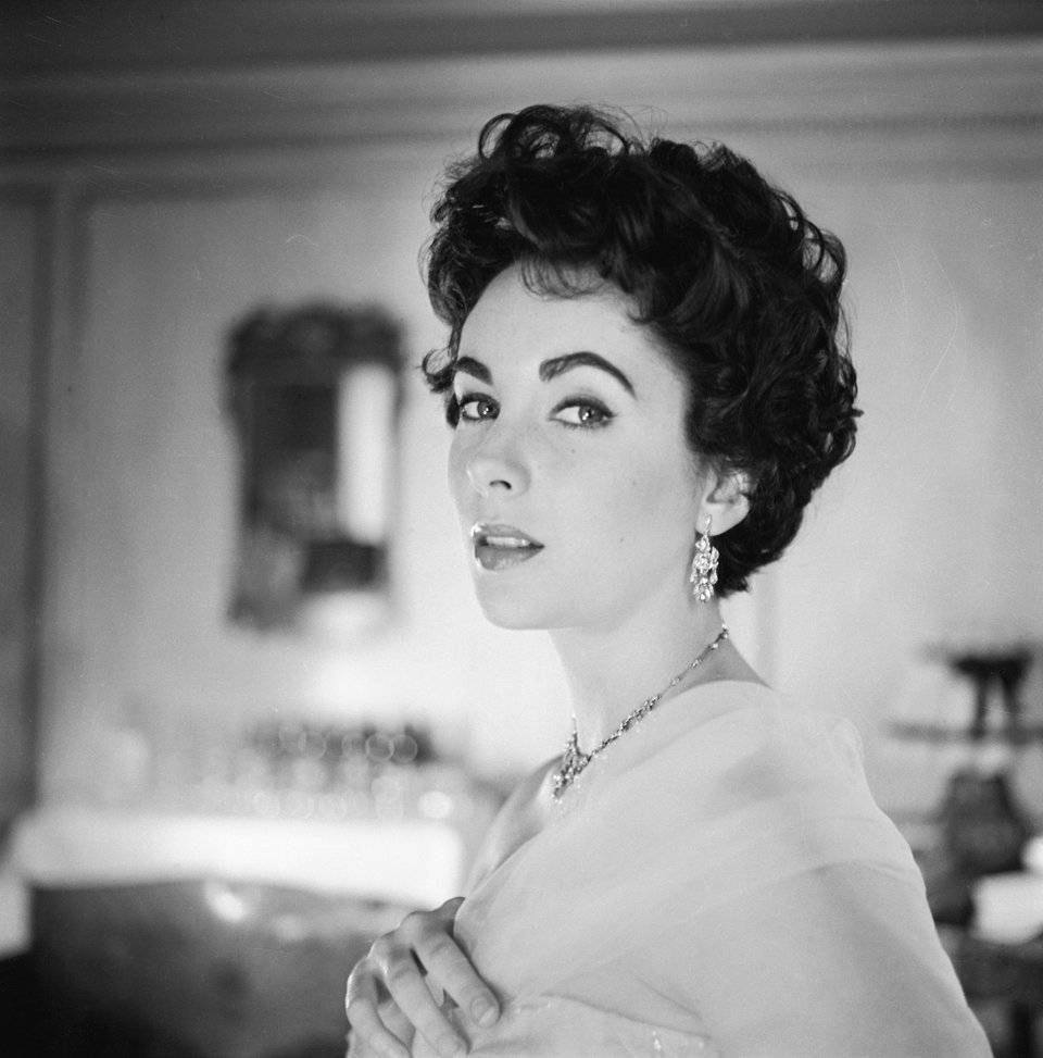 Elizabeth Taylor, 1955 Η Ελίζαμπεθ Τέιλορ σε πορτρέτο του Σέσιλ Μπίτον, από το Cecil Beaton Studio Archive.