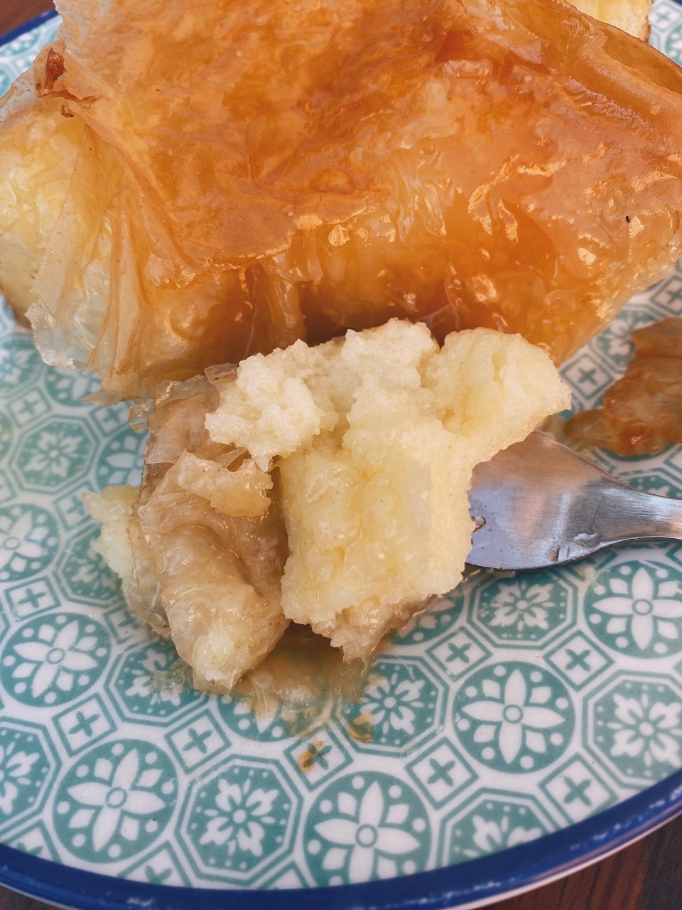 Η γεύση του ξακουστού γαλακτομπούρεκου του Γαλάνη δικαιώνει τη φήμη του / Φωτογραφία: Μάνος Λειβαδάρος/iefimerida