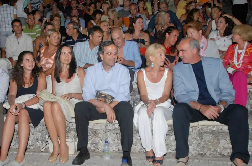  Επίδαυρος-“Όρνιθες” ΚΘΒΕ. Γεωργία &amp; Αντώνης Σαμαράς με την κόρη τους, Λένα-Βαγγέλης Μεϊμαράκης με τη σύζυγό του, Ιωάννα Κολοκοτά / NDPPHOTO 