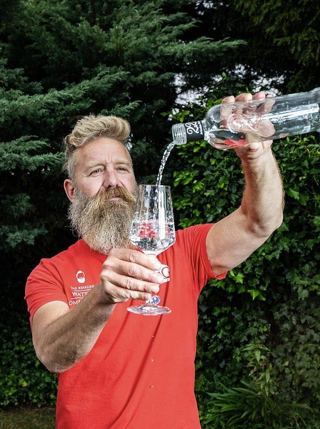 Ο Doran Binder, ιδρυτής της εταιρείας Crag Spring Water και πιστοποιημένος «water sommelier» από τη Fine Water Academy / LA POPOTE