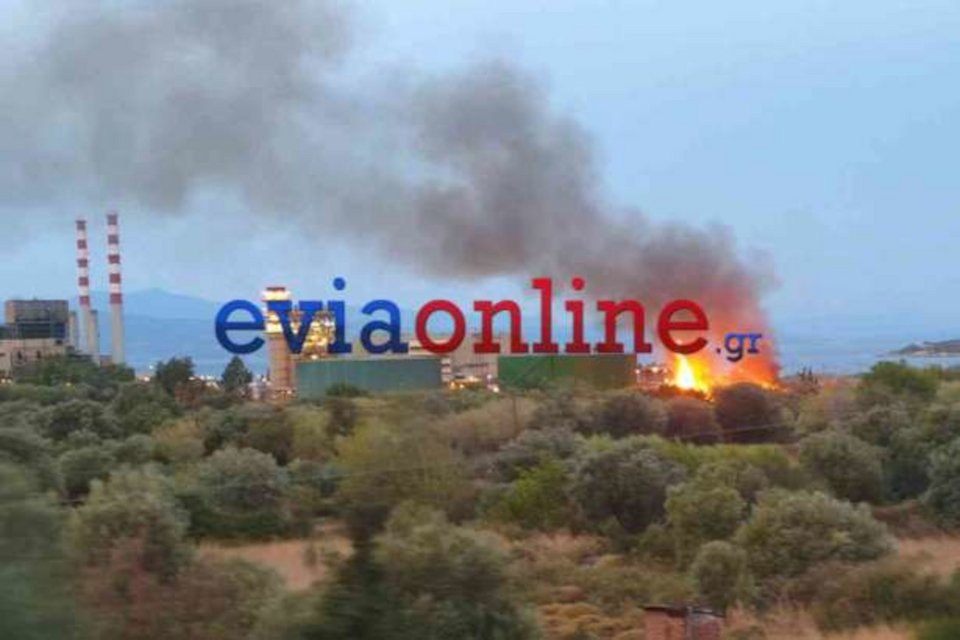 Η πρώτη εικόνα από την φωτιά σε απόσταση αναπνοής από το εργοστάσιο της ΔΕΗ