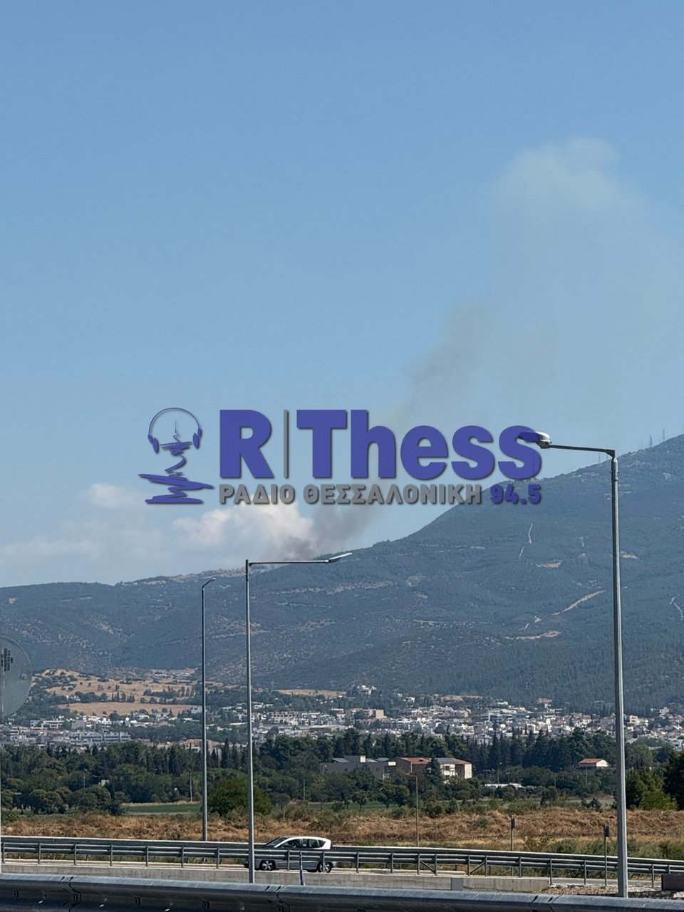 Στο σημείο έχουν σπεύσει ισχυρές δυνάμεις της Πυροσβεστικής