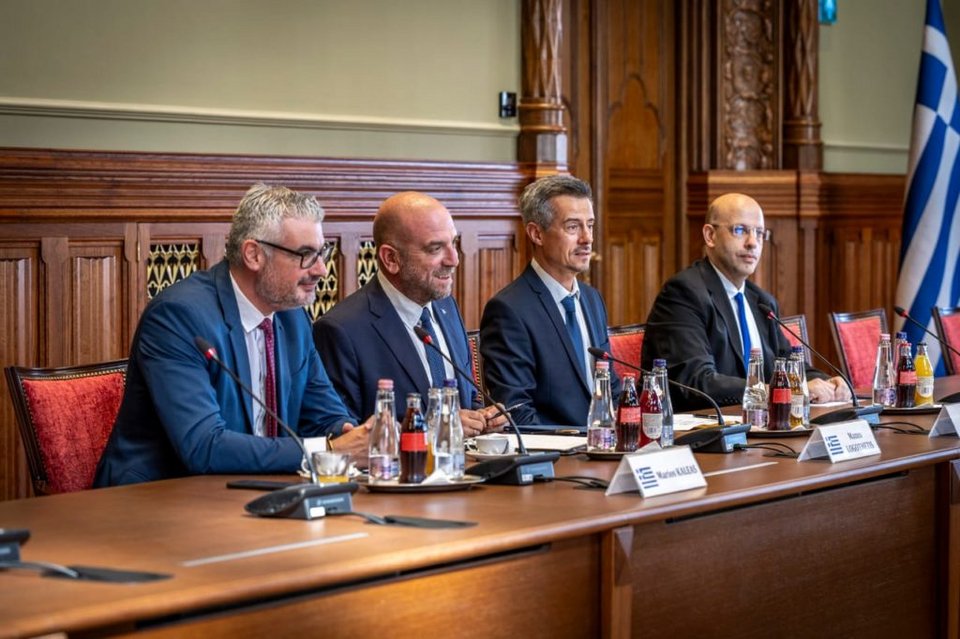 Οι κ.κ. Καλέας και Λογοθέτης εκπροσωπούν την ελληνική κυβέρνηση στη Βουδαπέστη