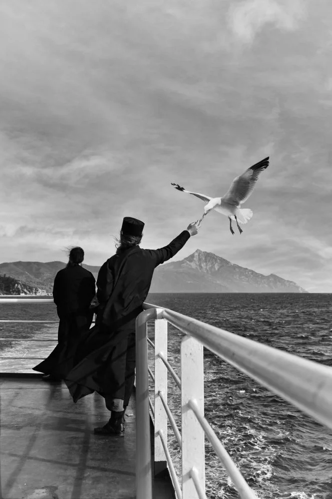 Η έκθεση του Γιάννη Γιαννάτου "Άγιον Όρος – Πέρα από το Ορατό" σε Θεσσαλονίκη και Στρασβούργο