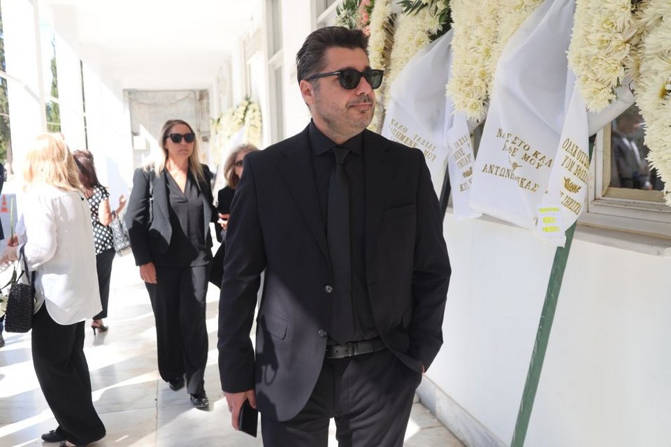 Λάμπρος Κωνσταντάρας