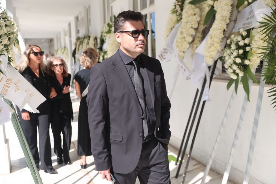 Λάμπρος Κωνσταντάρας