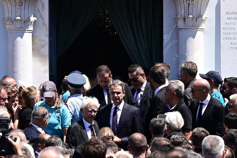 Ο Κυριάκος Μητσοτάκης στην κηδεία της Λένας Σαμαρά