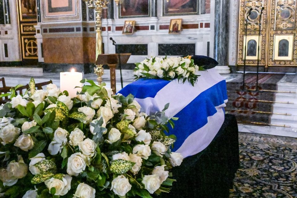 Με την ελληνική σημαία καλυμμένο το φερετρο