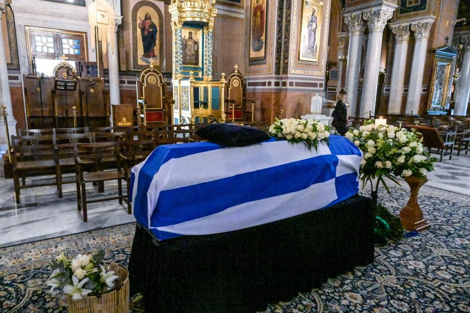 Με την ελληνική σημαία καλυμμένο το φερετρο