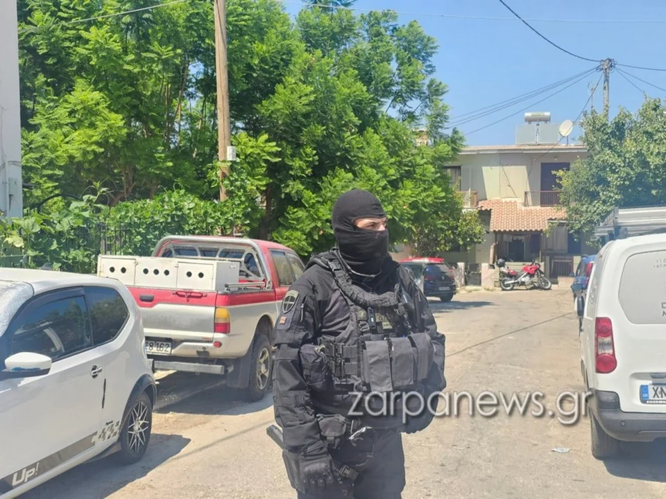 Τρεις αστυνομικοί τραυματίστηκαν ελαφρά στη διάρκεια επιχείρησης στη Χαλέπα Χανίων στην Κρήτη
