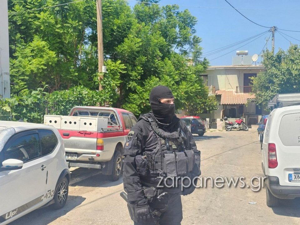 Τρεις αστυνομικοί τραυματίστηκαν ελαφρά στη διάρκεια επιχείρησης στη Χαλέπα Χανίων στην Κρήτη