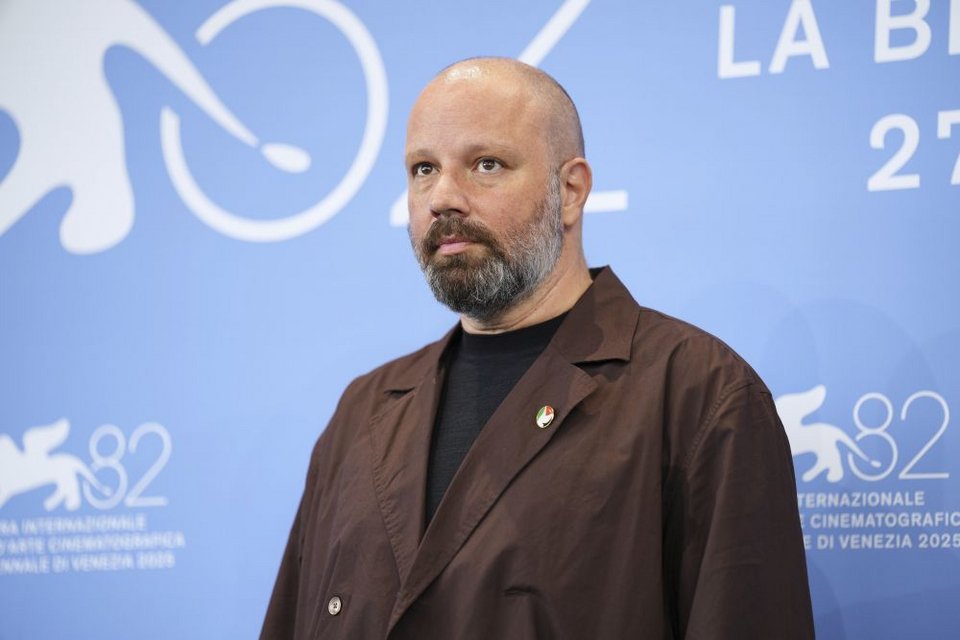 Με την παλαιστινιακή σημαία στο πέτο ο Λάνθιμος