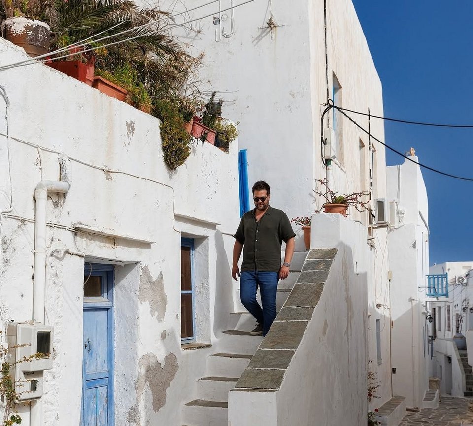 Ο βραβευμένος σεφ στα σοκάκια της Σίφνου