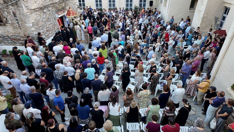 Πλήθος πιστών, με την Παράκληση της Υπεραγίας Θεοτόκου, σηματοδοτεί την επαναφορά του μοναστηριού στον πνευματικό του προορισμό