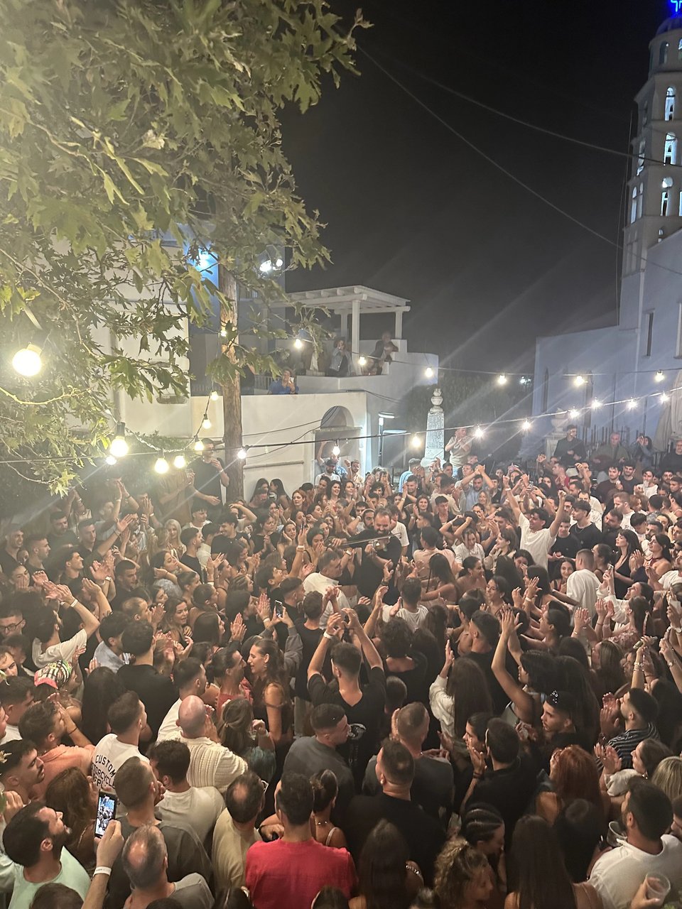 Κοσμοσυρροή στη Στενή Τήνου για το πανηγύρι