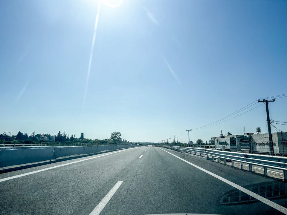 Είναι ένα αυτοκινητόδρομος υψηλών προδιαγραφών, με διαχωρισμένο οδόστρωμα και ελεγχόμενη πρόσβαση σε όλο το μήκος του