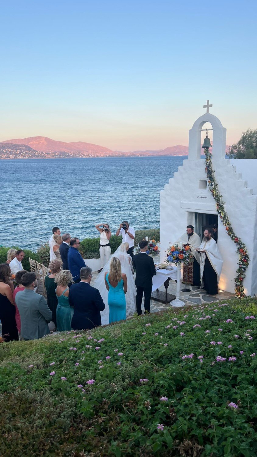 Ο ράπερ FY και η σύντροφός του, Αλεξία Κεφαλά, ενώθηκαν με τα ιερά δεσμά του γάμου