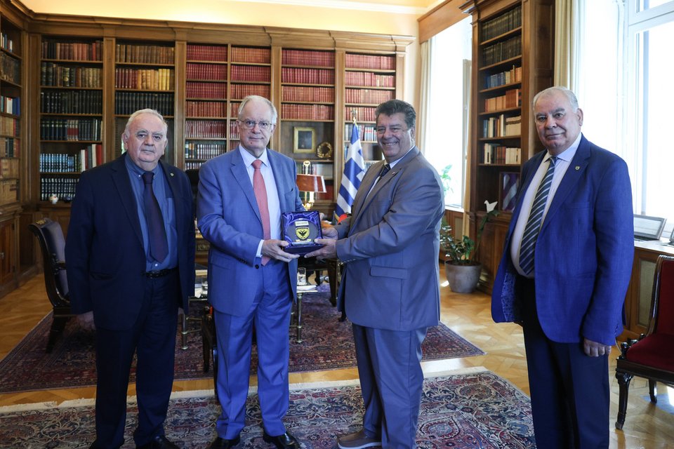 Συνάντηση του ΠτΔ με απόστρατους αξιωματικούς
