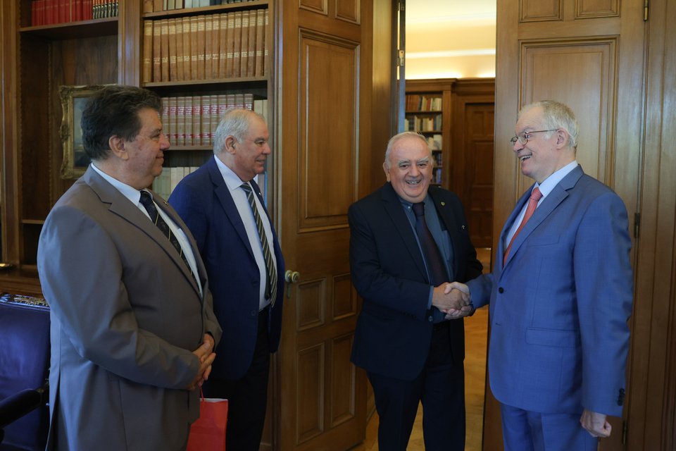 Συνάντηση του ΠτΔ με απόστρατους αξιωματικούς
