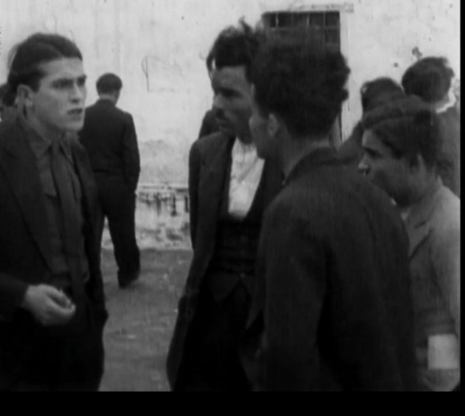 Η ταινία «Κοινωνική Σαπίλα» (1932) του Τατασόπουλου θεωρούνταν χαμένη έως τα μέσα της δεκαετίας του ’80, οπότε και αποκαταστάθηκε από την Ταινιοθήκη της Ελλάδας